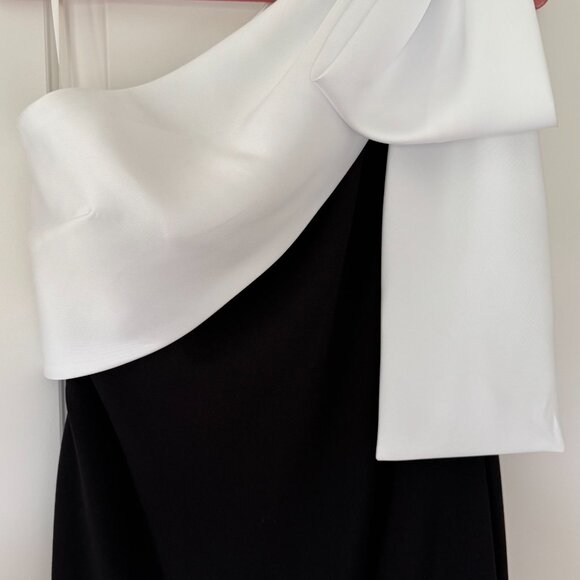 Satin Bow One Shoulder Scuba Crepe Sleeveless Mermaid Gown - Picture 5 of 7